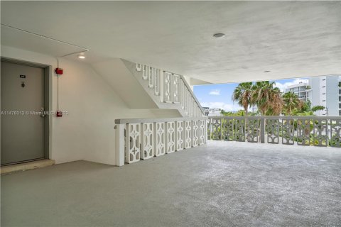 Copropriété à vendre à Bay Harbor Islands, Floride: 1 chambre, 85.38 m2 № 809338 - photo 20