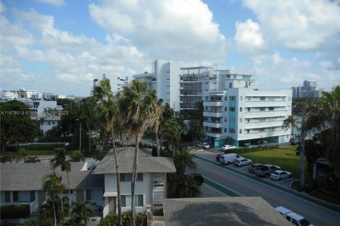 Condominio en venta en Bay Harbor Islands, Florida, 1 dormitorio, 85.38 m2 № 809338 - foto 6