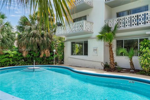 Condominio en venta en Bay Harbor Islands, Florida, 1 dormitorio, 85.38 m2 № 809338 - foto 26