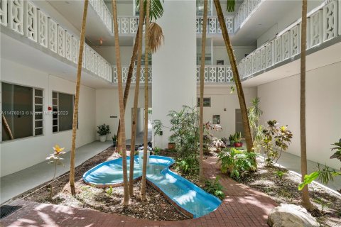 Copropriété à vendre à Bay Harbor Islands, Floride: 1 chambre, 85.38 m2 № 809338 - photo 23