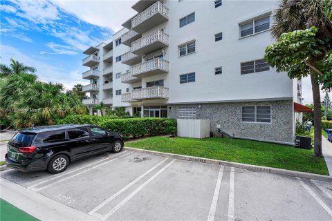 Condominio en venta en Bay Harbor Islands, Florida, 1 dormitorio, 85.38 m2 № 809338 - foto 29