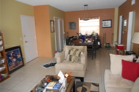 Copropriété à vendre à Bay Harbor Islands, Floride: 1 chambre, 85.38 m2 № 809338 - photo 3