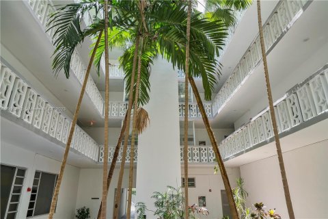 Condominio en venta en Bay Harbor Islands, Florida, 1 dormitorio, 85.38 m2 № 809338 - foto 17