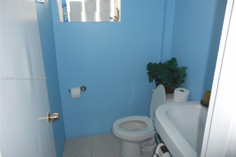 Condominio en venta en Bay Harbor Islands, Florida, 1 dormitorio, 85.38 m2 № 809338 - foto 10