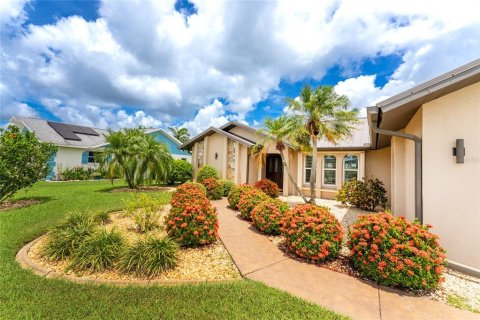 Villa ou maison à vendre à Punta Gorda, Floride: 3 chambres, 192.21 m2 № 1313450 - photo 3