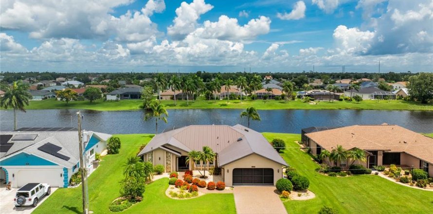 Villa ou maison à Punta Gorda, Floride 3 chambres, 192.21 m2 № 1313450