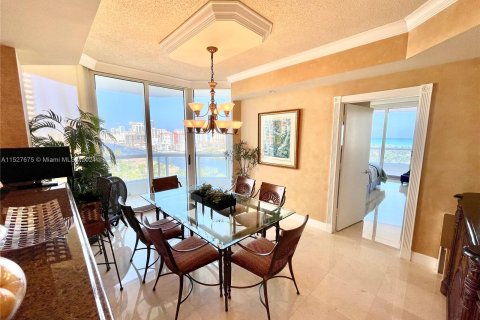 Condominio en venta en Miami, Florida, 3 dormitorios, 275.92 m2 № 991463 - foto 20