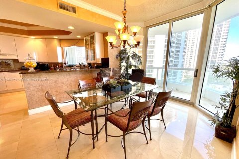 Condominio en venta en Miami, Florida, 3 dormitorios, 275.92 m2 № 991463 - foto 18