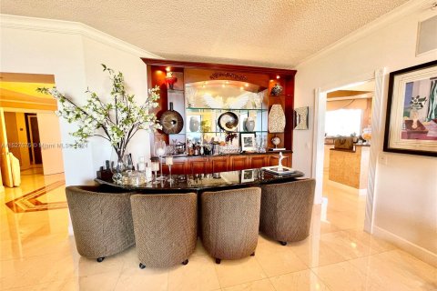Condominio en venta en Miami, Florida, 3 dormitorios, 275.92 m2 № 991463 - foto 14