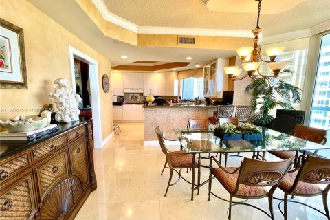 Condominio en venta en Miami, Florida, 3 dormitorios, 275.92 m2 № 991463 - foto 19
