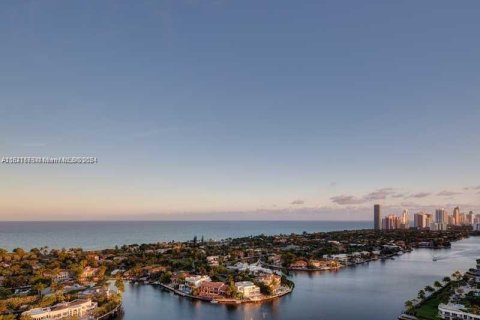 Condominio en venta en Miami, Florida, 3 dormitorios, 275.92 m2 № 991463 - foto 6