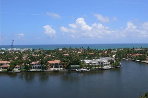 Copropriété à vendre à Miami, Floride: 3 chambres, 275.92 m2 № 991463 - photo 3