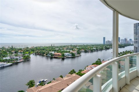 Copropriété à vendre à Miami, Floride: 3 chambres, 275.92 m2 № 991463 - photo 9