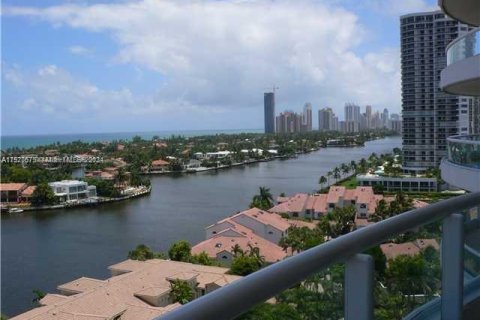 Condominio en venta en Miami, Florida, 3 dormitorios, 275.92 m2 № 991463 - foto 1