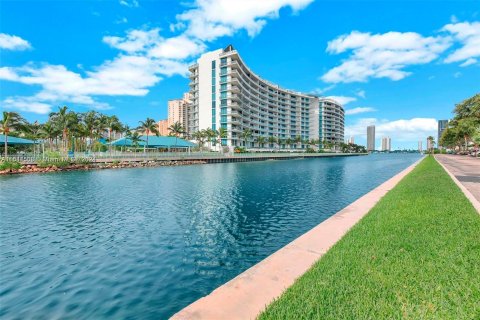 Condo in Aventura, Florida, 2 bedrooms  № 1327493 - photo 3