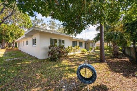 House in Dunedin, Florida 3 bedrooms, 206.8 sq.m. № 1335772 - photo 27