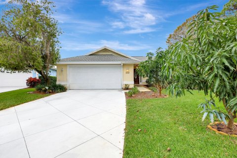 House in Palm City, Florida 3 bedrooms, 176.79 sq.m. № 968216 - photo 1