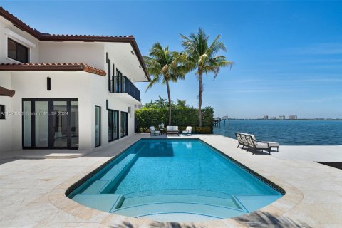 House in Miami Beach, Florida 5 bedrooms, 430.97 sq.m. № 1128538 - photo 1