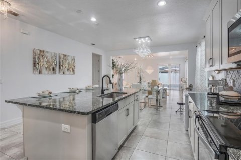 Villa ou maison à vendre à Kissimmee, Floride: 4 chambres, 223.71 m2 № 1339668 - photo 14