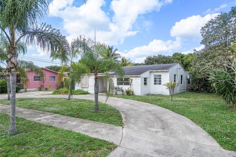 Villa ou maison à vendre à Hollywood, Floride: 4 chambres, 168.34 m2 № 1177929 - photo 10