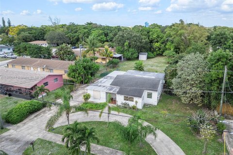 Villa ou maison à vendre à Hollywood, Floride: 4 chambres, 168.34 m2 № 1177929 - photo 11