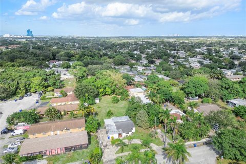 House in Hollywood, Florida 4 bedrooms, 168.34 sq.m. № 1177929 - photo 15