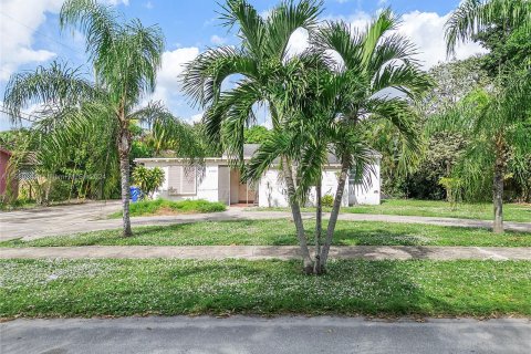 House in Hollywood, Florida 4 bedrooms, 168.34 sq.m. № 1177929 - photo 9