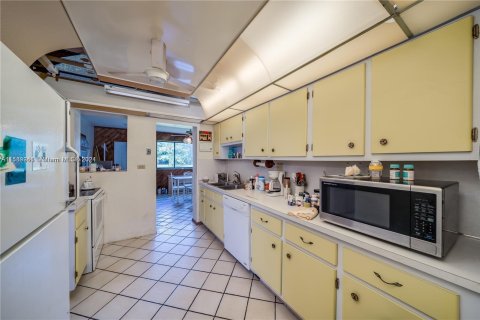 House in Hollywood, Florida 4 bedrooms, 168.34 sq.m. № 1177929 - photo 6