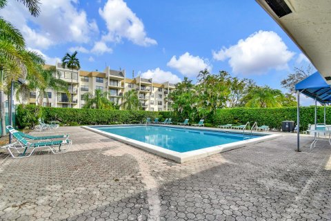 Condominio en venta en Tamarac, Florida, 2 dormitorios, 98.48 m2 № 1225824 - foto 1