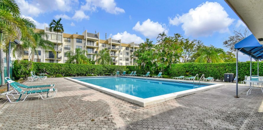 Condo in Tamarac, Florida, 2 bedrooms  № 1225824