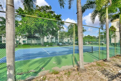 Condo in Tamarac, Florida, 2 bedrooms  № 1225824 - photo 5