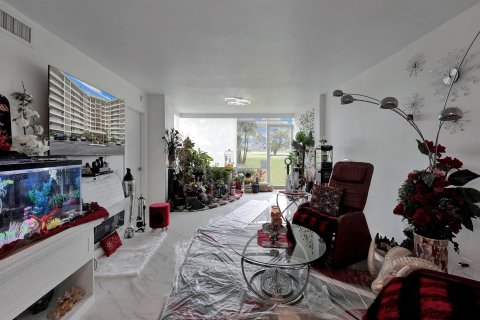 Copropriété à vendre à Pompano Beach, Floride: 2 chambres, 106.84 m2 № 945563 - photo 7