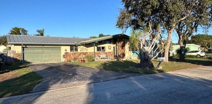 House in Homestead, Florida 4 bedrooms, 206.43 sq.m. № 911732