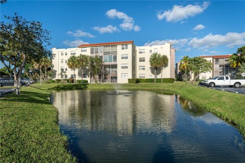 Condominio en venta en North Lauderdale, Florida, 2 dormitorios, 92.9 m2 № 911733 - foto 1