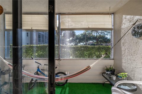 Condominio en venta en North Lauderdale, Florida, 2 dormitorios, 92.9 m2 № 911733 - foto 11