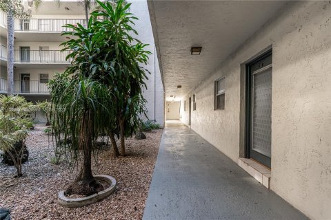Condominio en venta en North Lauderdale, Florida, 2 dormitorios, 92.9 m2 № 911733 - foto 19