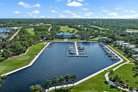 Villa ou maison à vendre à Palm City, Floride: 5 chambres, 437.94 m2 № 775284 - photo 9
