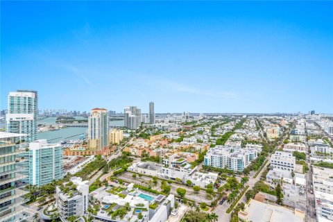 Condo in Miami Beach, Florida, 2 bedrooms  № 1409400 - photo 28