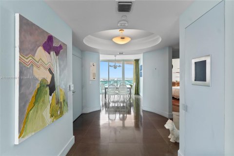 Condo in Miami Beach, Florida, 2 bedrooms  № 1409400 - photo 15