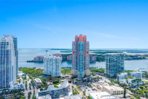 Condo in Miami Beach, Florida, 2 bedrooms  № 1409400 - photo 2