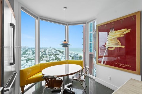 Condo in Miami Beach, Florida, 2 bedrooms  № 1409400 - photo 24