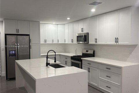 Casa en venta en Miami, Florida, 3 dormitorios, 129.78 m2 № 1409455 - foto 2