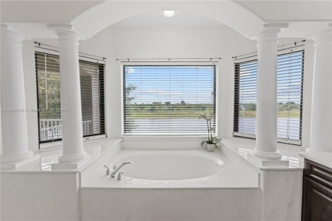 Villa ou maison à vendre à Miramar, Floride: 4 chambres, 275.27 m2 № 1360528 - photo 25