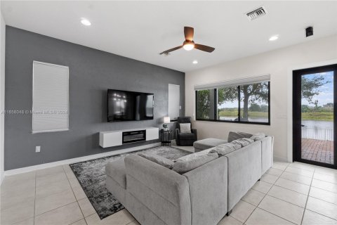 Casa en venta en Miramar, Florida, 4 dormitorios, 275.27 m2 № 1360528 - foto 16