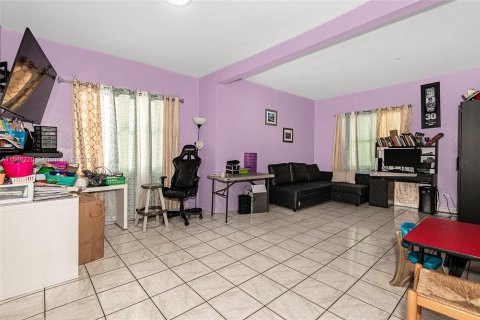 House in Miami, Florida 3 bedrooms № 1135621 - photo 9