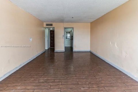 Condominio en venta en Lauderhill, Florida, 2 dormitorios, 114.27 m2 № 723984 - foto 9