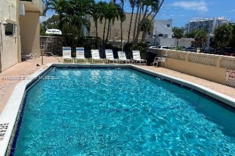 Condo in Fort Lauderdale, Florida, 2 bedrooms  № 1271897 - photo 14