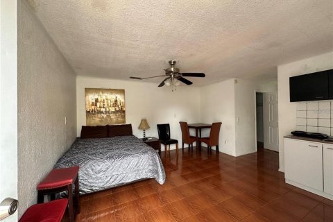 Villa ou maison à vendre à Kissimmee, Floride: 2 chambres, 152.17 m2 № 1324789 - photo 12