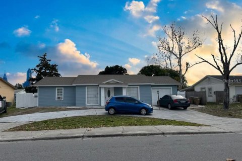 Villa ou maison à vendre à Kissimmee, Floride: 2 chambres, 152.17 m2 № 1324789 - photo 1