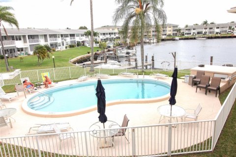 Copropriété à vendre à Pompano Beach, Floride: 2 chambres, 82.5 m2 № 1139351 - photo 1